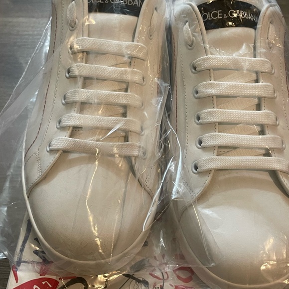 Dolce & Gabbana White and Black Sneakers Sleek Design - Picture 4 of 6